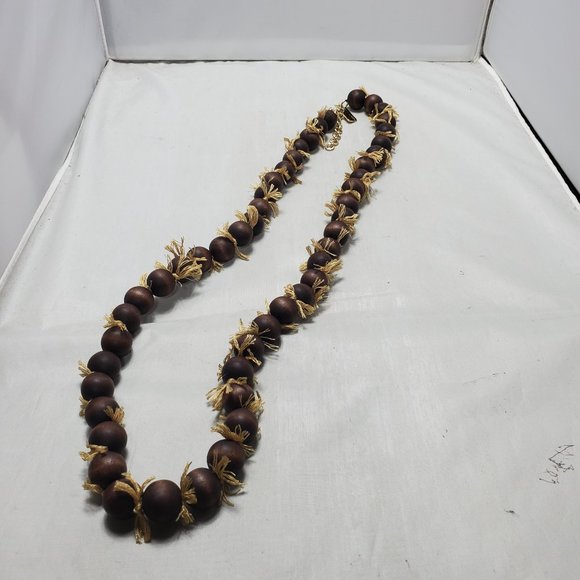 Vineyard vines wood brown beads & string necklace - Picture 4 of 5